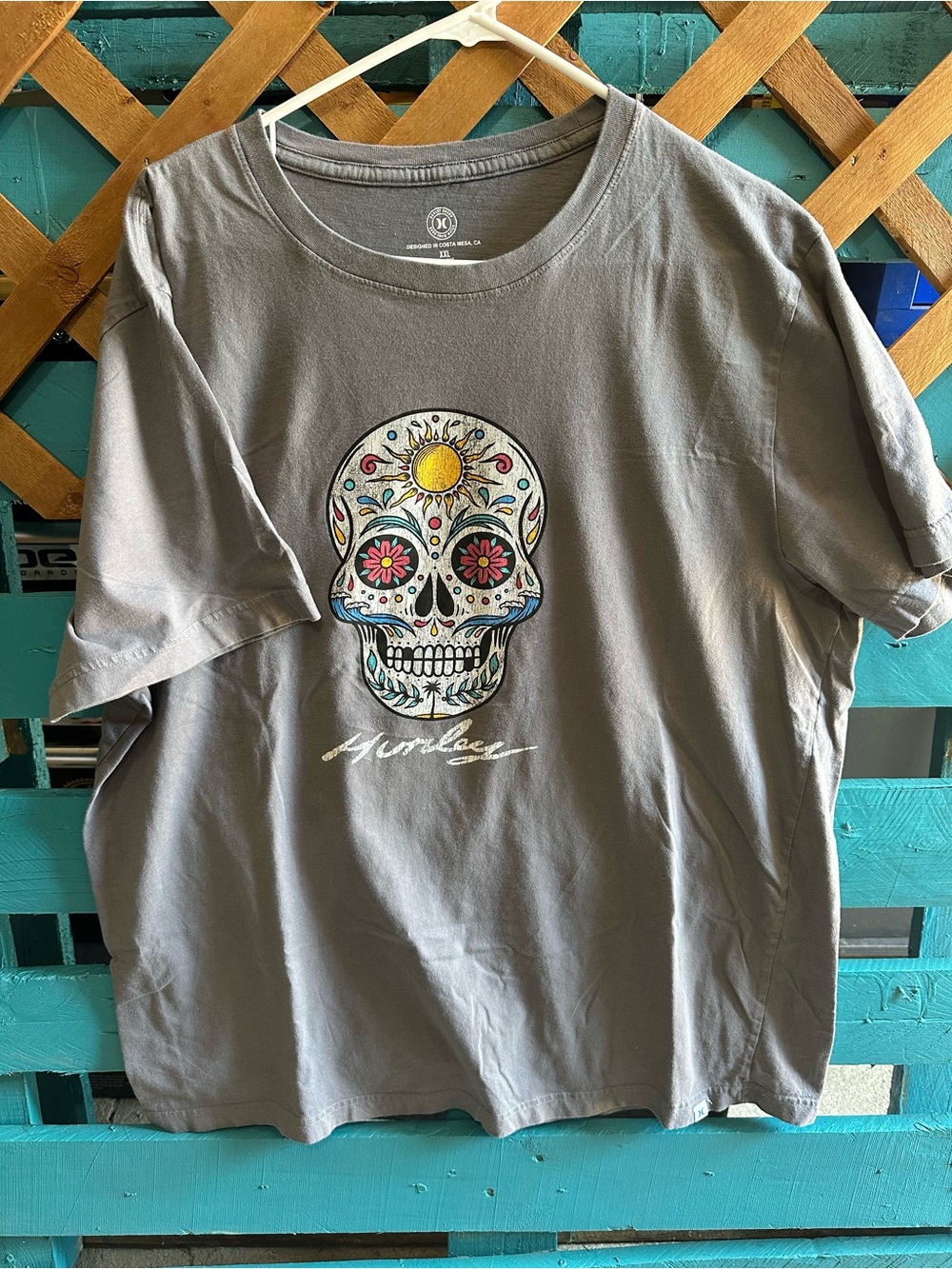 Hurley Gray Graphic Tee with Colorful Skull Accent